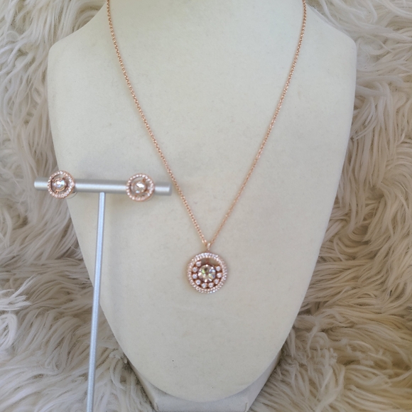 Swarovski Admiration Round White Crystals Rose Gold- Like New In Box No Tags - Picture 5 of 10